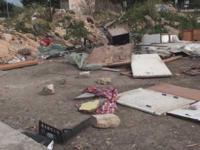 Campo rom del canalone: i rifiuti sono ancora l�